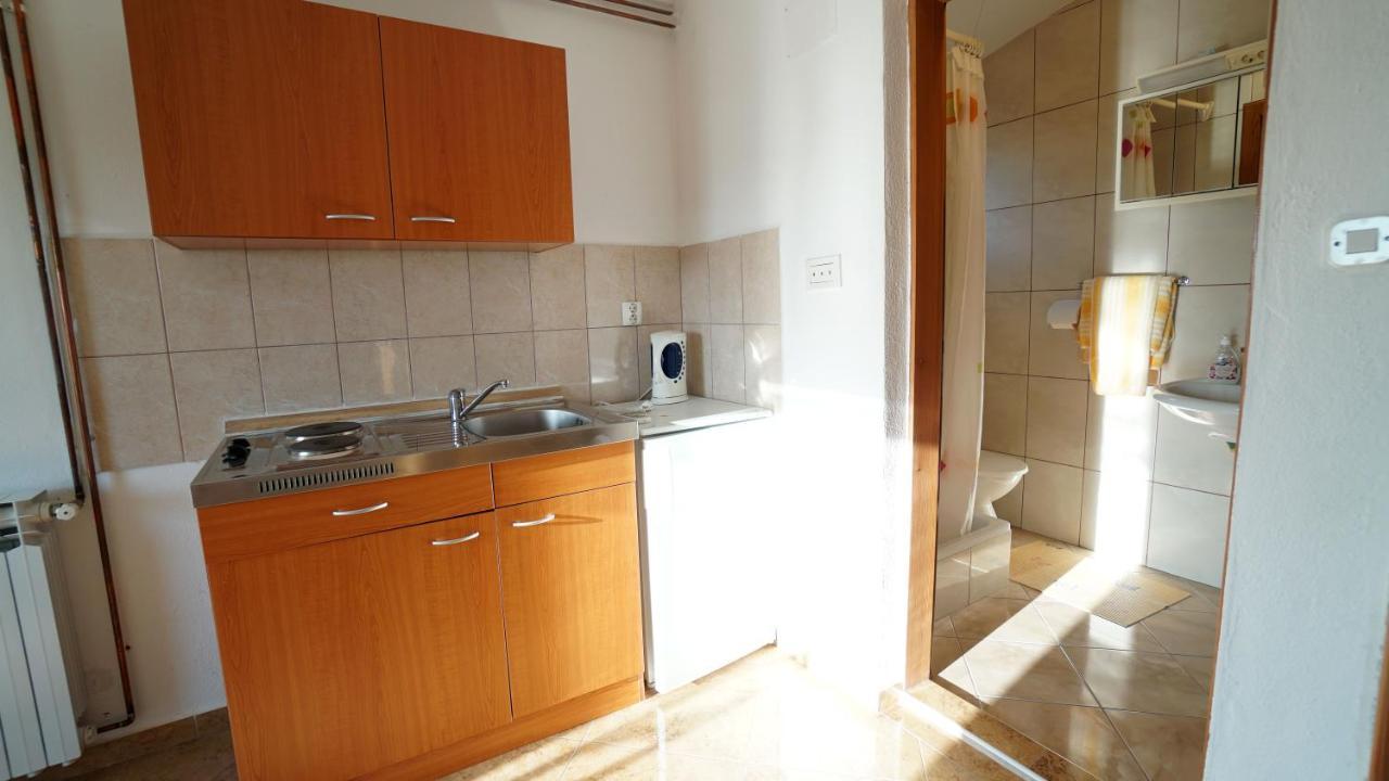 Apartments Kata Gornji Karin Esterno foto